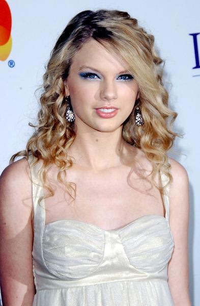 Taylor Swift Teeth Before. Taylor Swift - Mean :: Music
