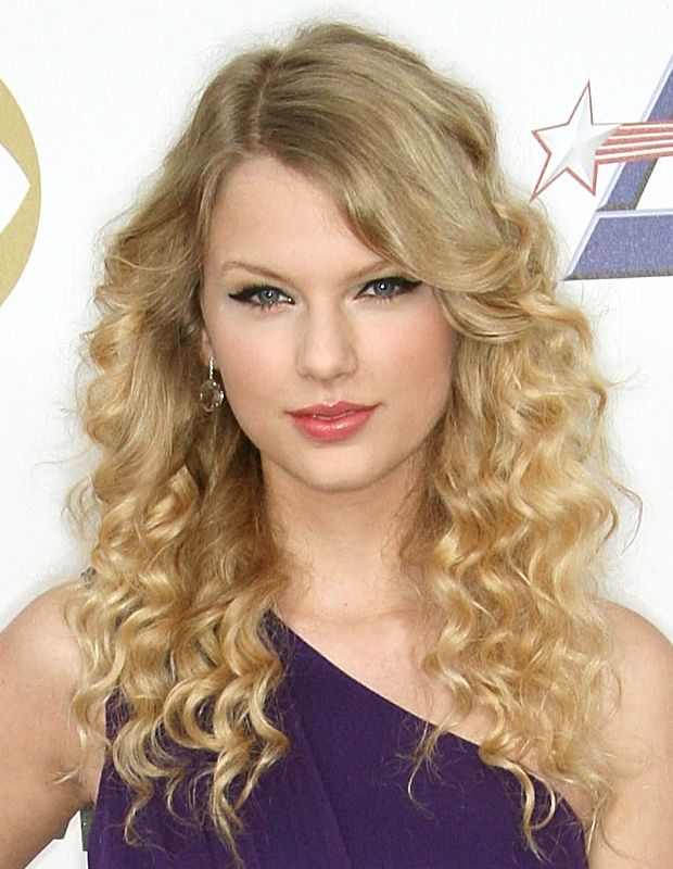 pictures of taylor swift with bangs