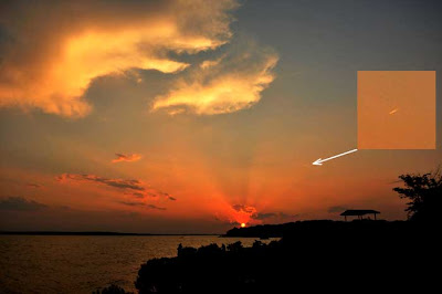 UFOs- Lights In The Texas Sky: Possible UFO in Sunset Photos Over
