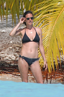 Jennifer Connelly Sexy in the Black Bikini