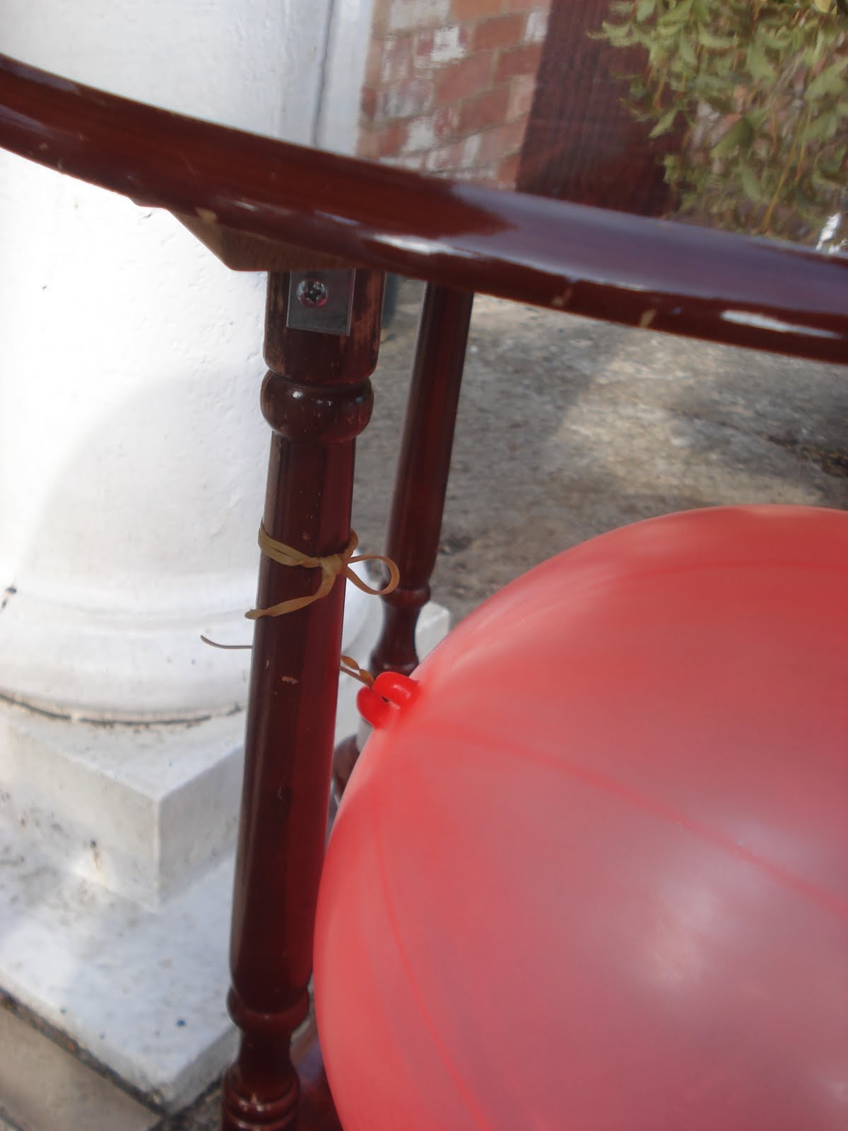 [BalloonKnottedDuringRBCSeance08.JPG]