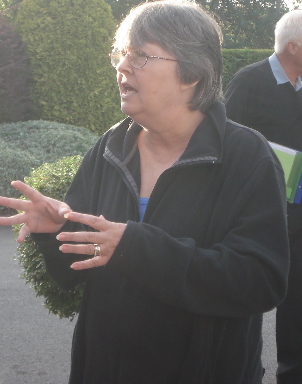 [KathOfRBCircleDennis2.JPG]