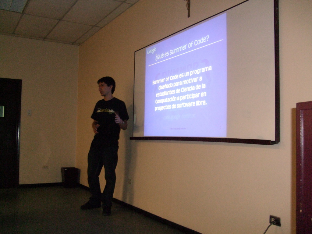 [rodrigo_lazo_presenting.jpg]