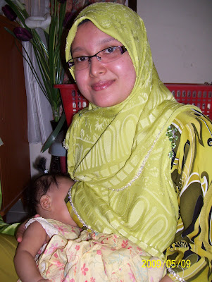 Gambar Bayi Menyusu