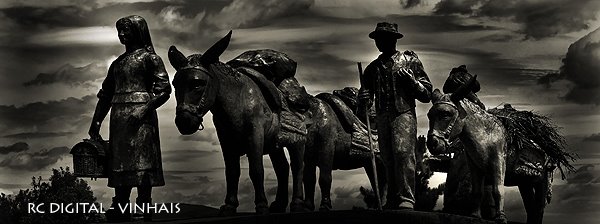 BRAGANÇA - Estátua Povo Transmontano