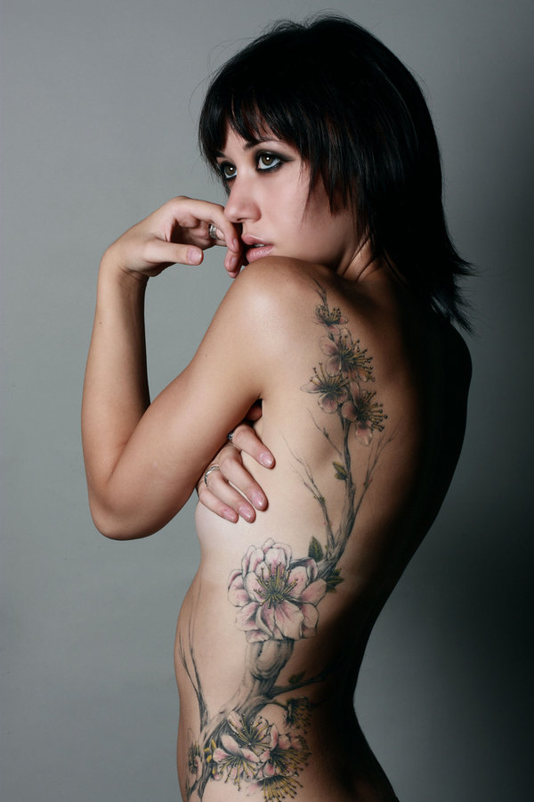 ribs tattoo. girls tattoos on ribs.
