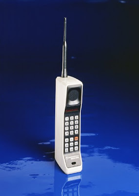 Worlds-First-Cellphone-Motorola-DynaTac8000X.jpg
