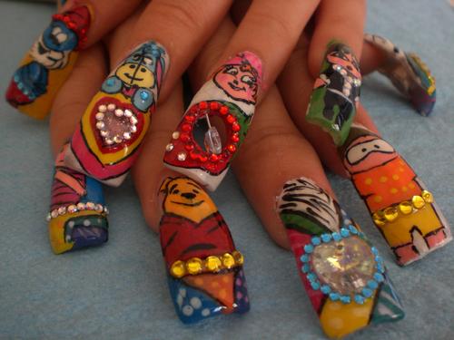 Lindos diseños de uñas con tus personajes favoritos Winnie Pooh, Tigger, papa pitufu, piolin, etc.