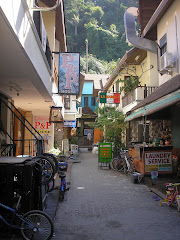 Down the alleys of Phi Phi Island