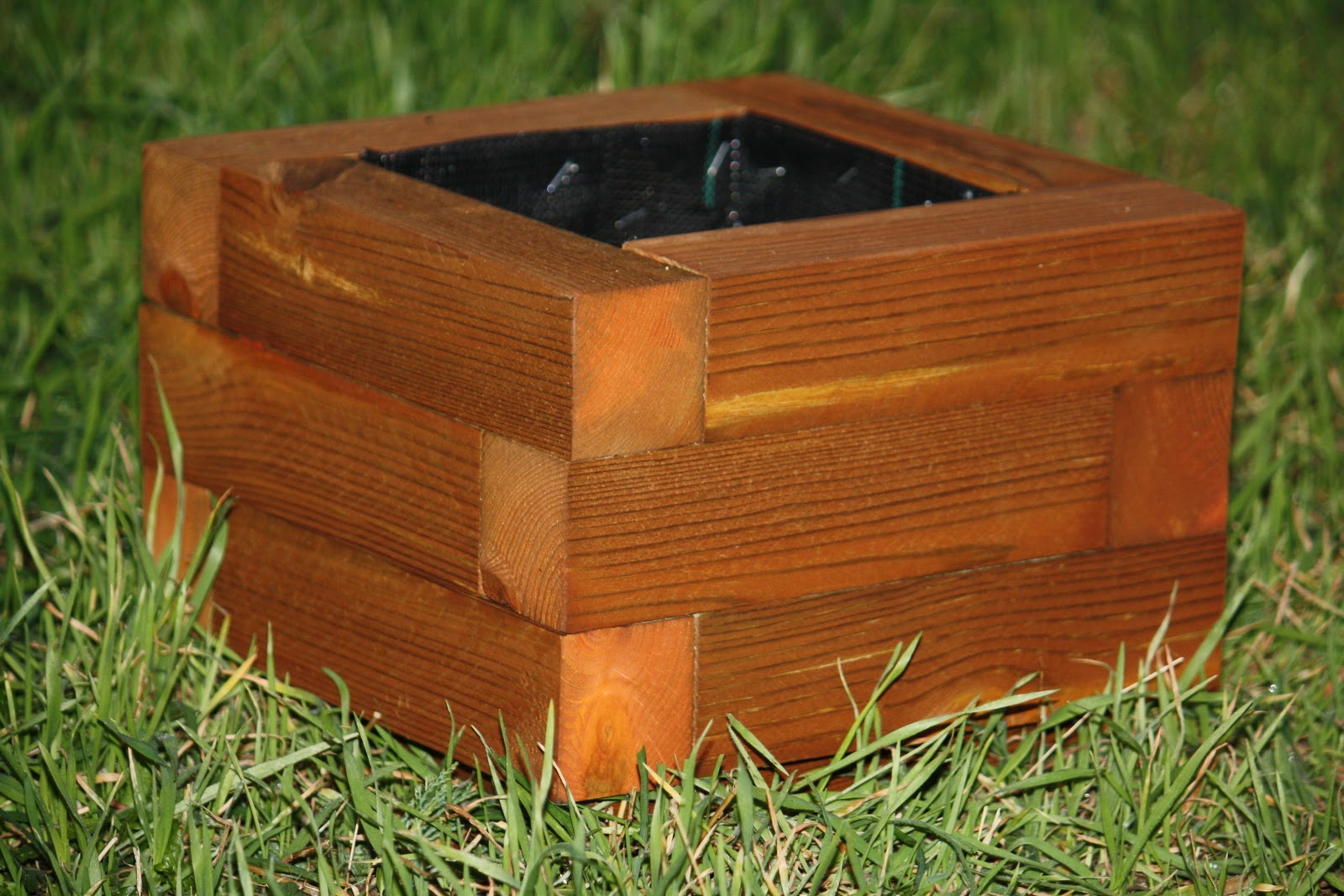 MACETEROS Y JARDINERAS C.A. Macetero rustico para exterior acabado en