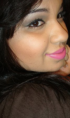 Look Of The Day: Gold And Brown Eye With Pink Lip!