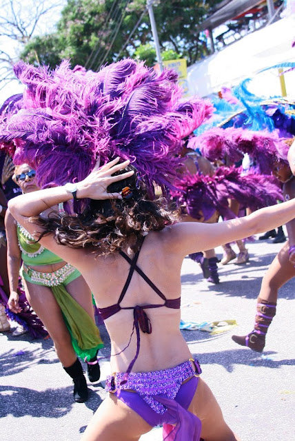 essays about art exhibitions