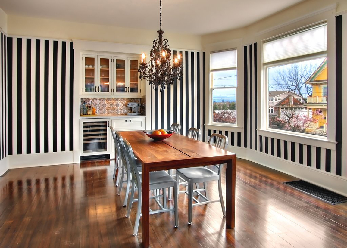 {BLACK. WHITE. YELLOW.} Black and White Stripes!!