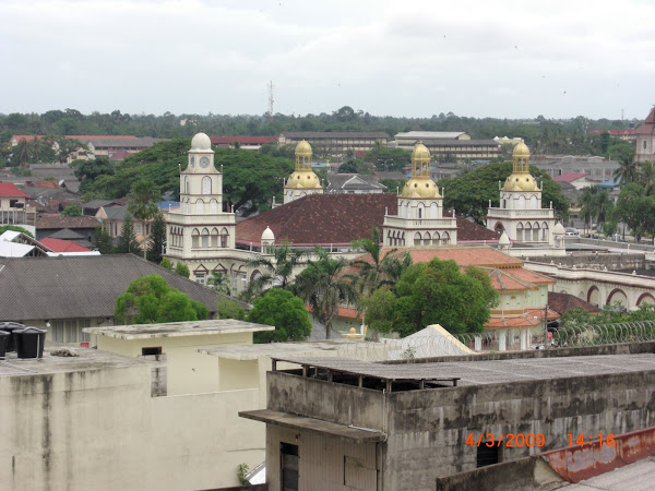 100 meter berhampiran Masjid Negeri