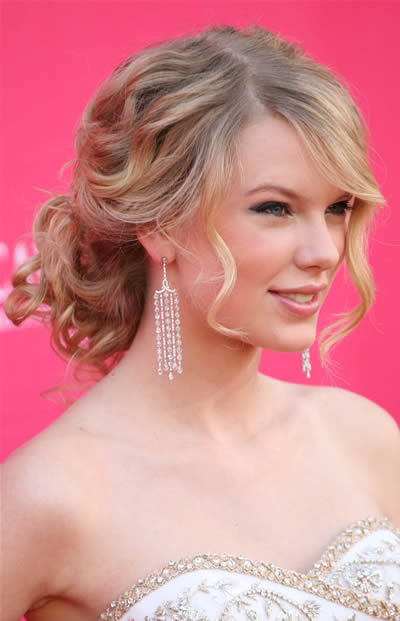 taylor swift love story dresses. Taylor Swift:Love Story