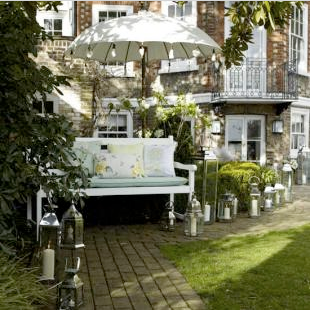 Elegant garden setting by House to Home Elegant garden setting by House to Home