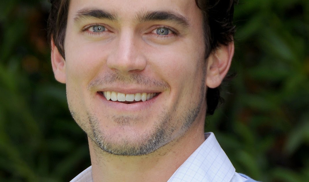 MALE CELEBRITIES: White Collar Actor Matt Bomer picture moment..