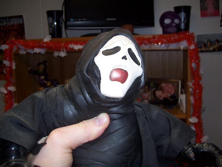 [Chucky+and+Scream+004.jpg]