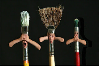 A Brush with Crazy  - funny people ( photoforu.blogspot.com )