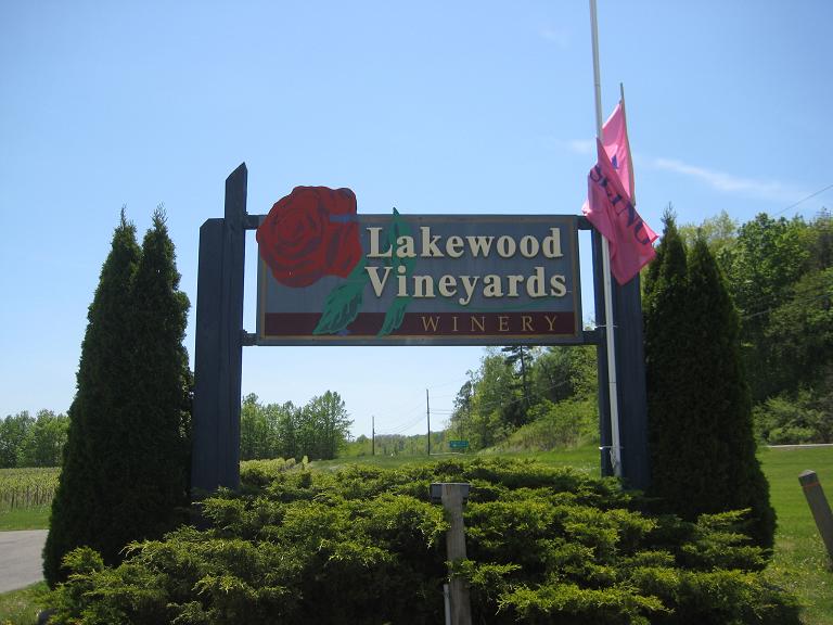 [Lakewood+Vineyards+(2).JPG]