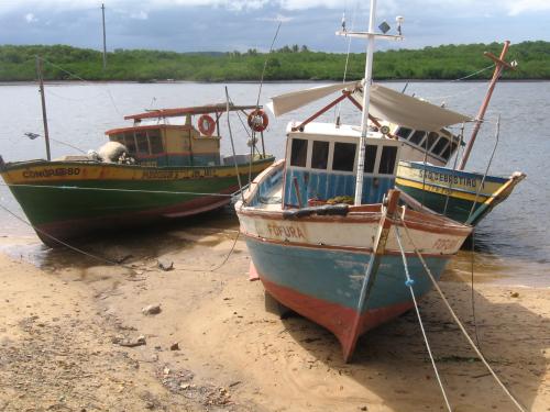 [BARCOS+DE+PESCA+NA+PRAIA.JPG]