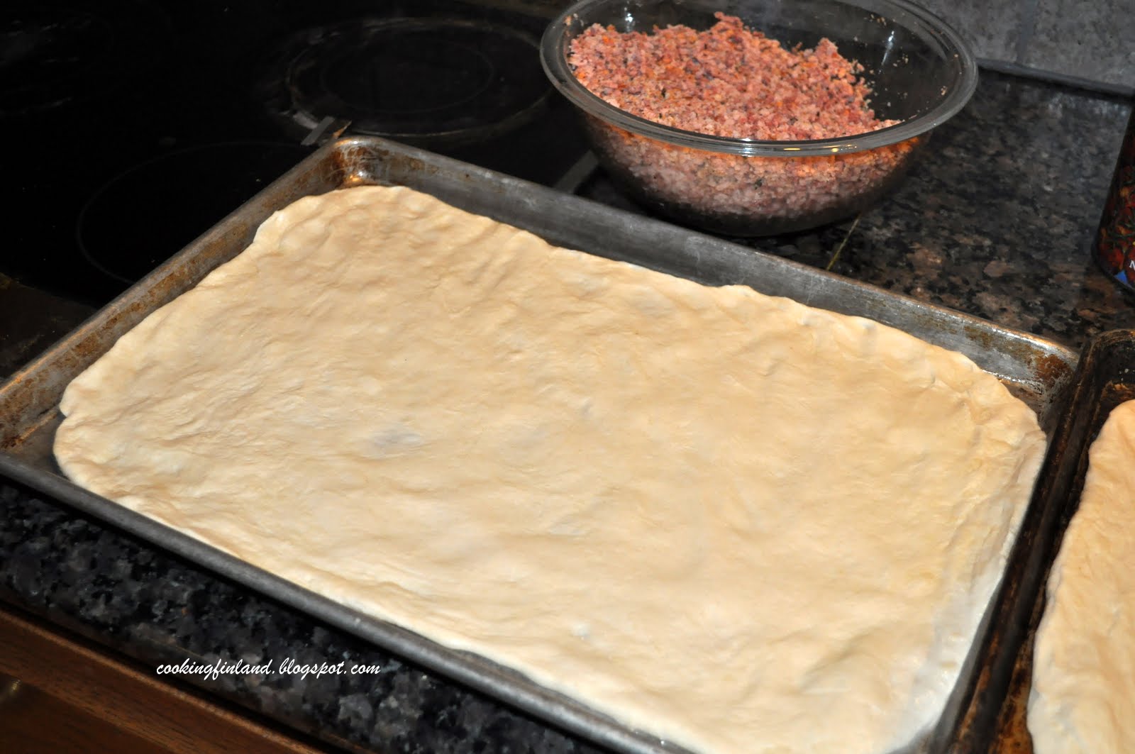 Cooking Finland: Ham, shrimp and blue cheese pizza with homemade crust