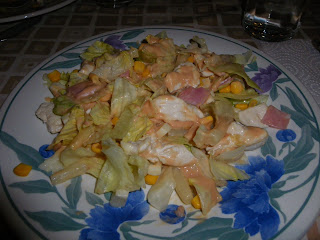 Ensalada De Pollo Con Salsa Rosa.