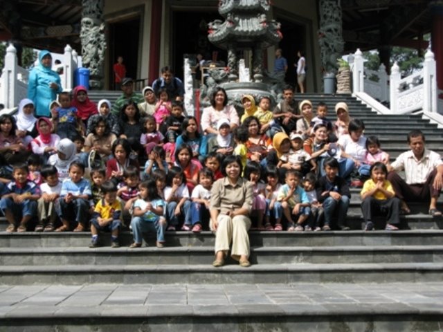 Pose bersama di PAGODA