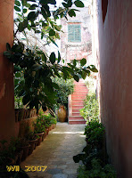 Vivian in Capri: Vivian Hsu: The mystery of The Red House