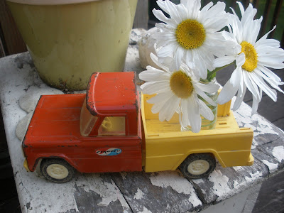 Burlap+to+cashmere+daisies+and+roses