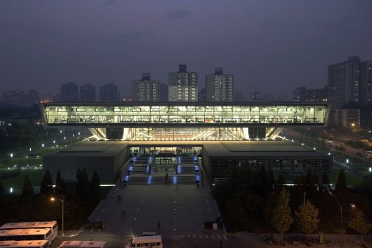 [new_national_library_beijing_night-528x352.jpg]