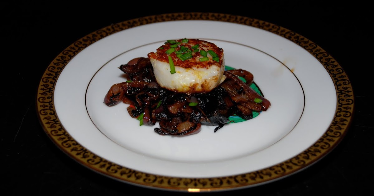 Tomatoes on the Vine PanSeared Sea Scallops on Red Onion Marmalade