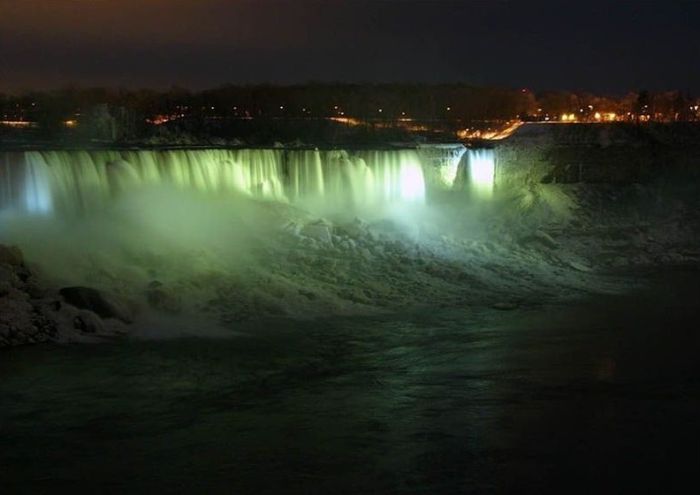 As Cataratas do Niágara no inverno