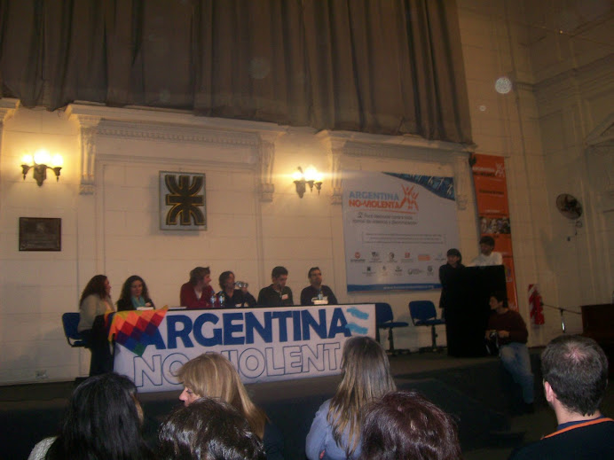 en la presentacion de las mesas Foro Argentina No Violenta - UTN-BA
