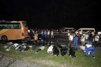 KEMALANGAN NGERI BAS DI TOL SIMPANG AMPAT (BERITA DAN VIDEO TRAGEDI 10.10.10)