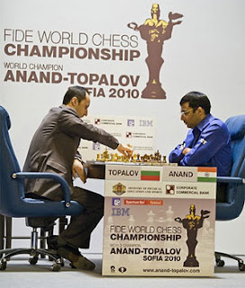 Championnat du Monde d'échecs : Veselin Topalov neutralisé hier par Vishy Anand Championnat du Monde d'échecs : Veselin Topalov face à Vishy Anand
