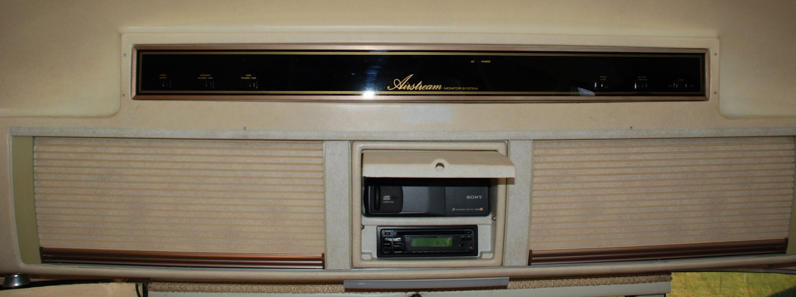 [ControlPanelAndStereo_cropped.JPG]