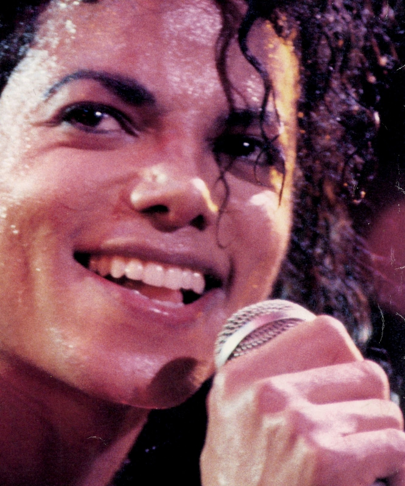 Beautiful-Large-Photo-michael-jackson-11974146-1753-2104.jpg