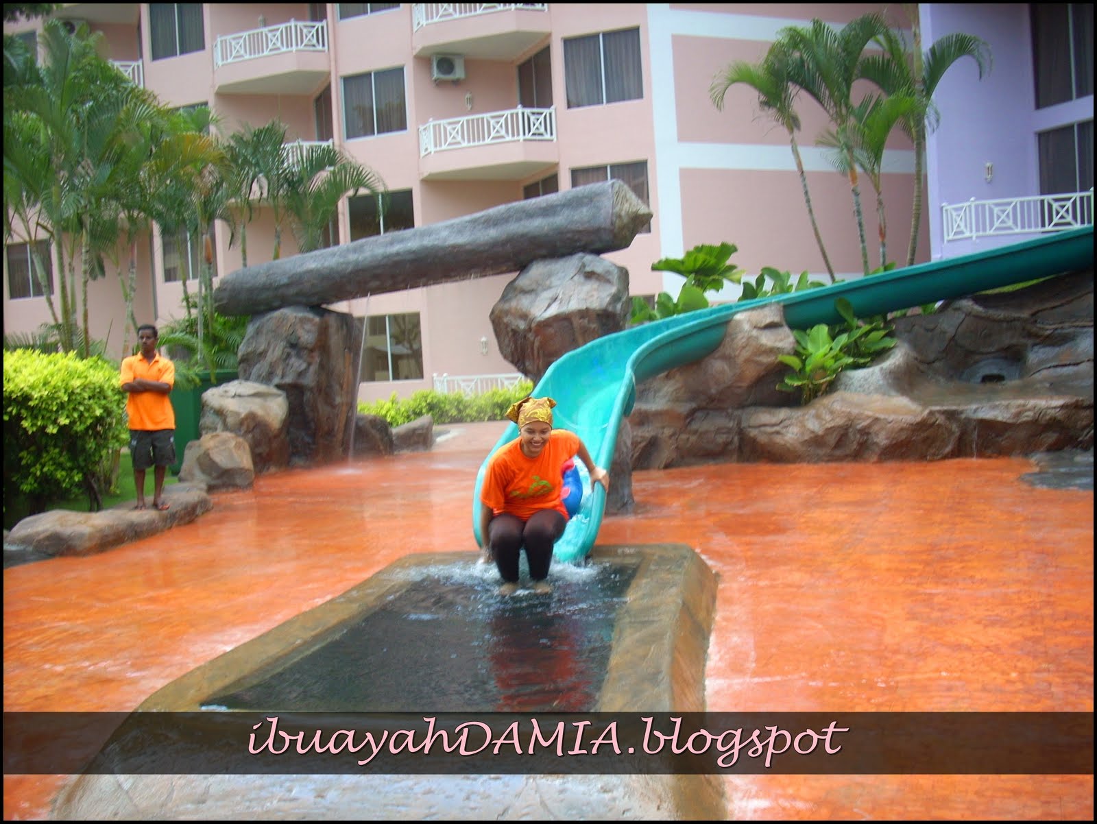Damia Aleesya, Damia Ayyunie & Daim Muslim Lotus Desaru Water Theme Park