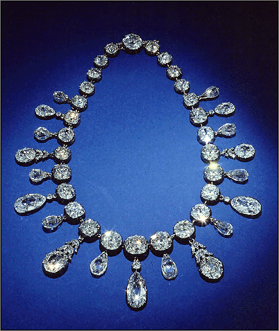 essay on the diamond necklace by guy de maupassant The necklace essay examples a comparison of two different yet alike women in the necklace by guy de maupassant and a story of an hour by kate chopin 1,094 words. essay on the diamond necklace by guy de maupassant The necklace essay examples a comparison of two different yet alike women in the necklace by guy de maupassant and a story of an hour by kate chopin 1,094 words.