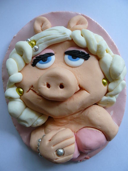 http://2.bp.blogspot.com/_hVR3GpcW1Zk/TLSUGn2AEVI/AAAAAAAACX4/fjcW3hHDKTY/s1600/miss+piggy.jpg