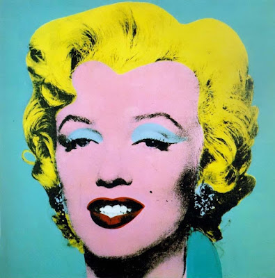 Il y a des similitudes entre la vie de Michael Jackson et de Marilyn Monroe : un relooking improbable, une consommation abusive de médicaments, une mort accompagnée d'une ribambelle de théories conspirationnistes...