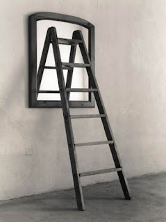 espejo y escalera