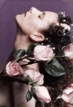 flores en el pelo