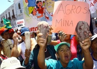 http://2.bp.blogspot.com/_hbr4PLaCs6Q/TOQFJExvrlI/AAAAAAAABLs/TEc_WA3SP-o/s320/protestas_mineria.jpg