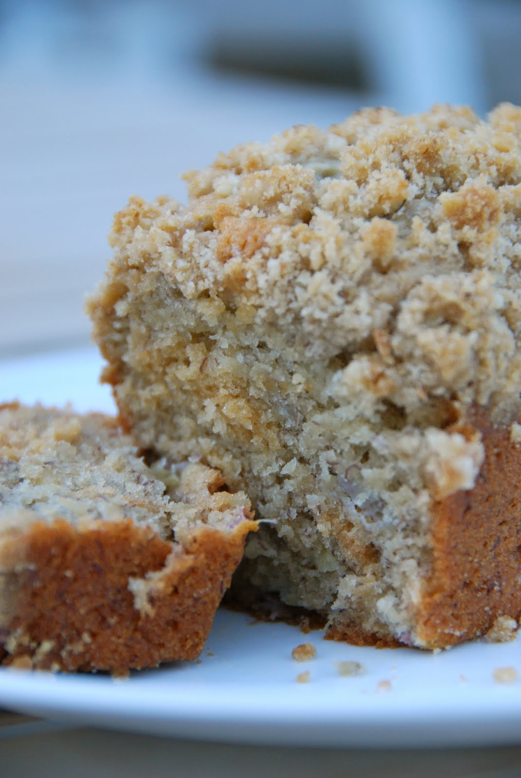 Banana Bread with Walnut Streusel Lovin' From the Oven