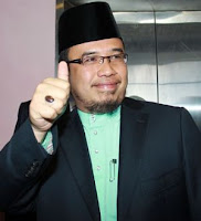 POLITIK LUCAH dan POLITIK SELAK KAIN