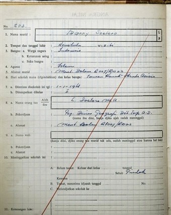 [Soetoro+school+record.jpg]