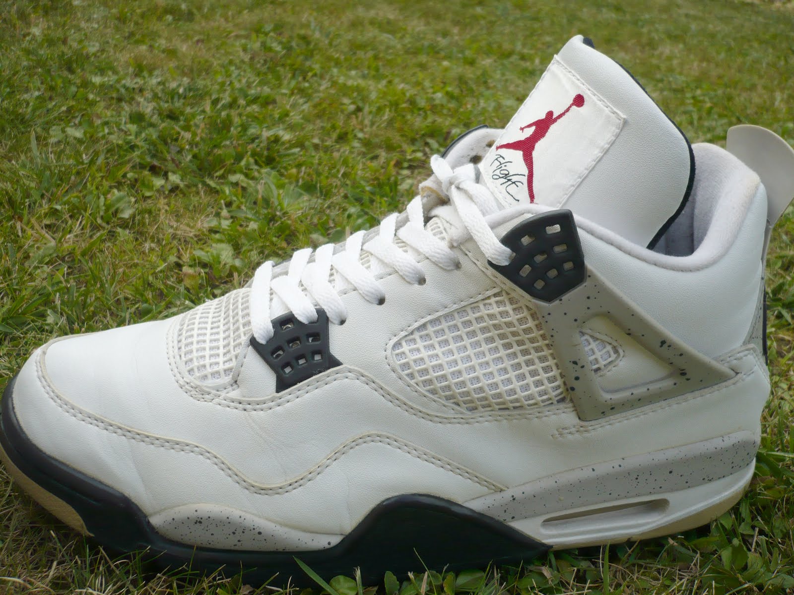 GORGEOUS KICKS: Air Jordan IV Retro 1999 White Cement White / Black