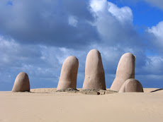 Los famosos dedos de la playa de Punta del Este